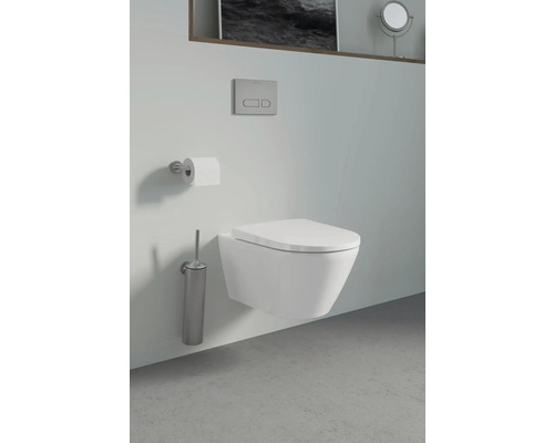Wandhängendes WC mit Toilettenbürste und Toilettenpapierhalter