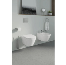 Modernes Badezimmer mit Wand-WC und Bidet