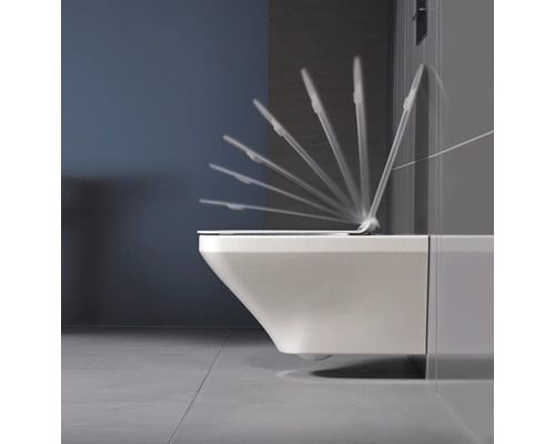 Wandhängendes WC mit Absenkautomatik in einem Badezimmer