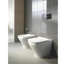 Badezimmer mit Bidet und Wand-WC