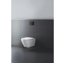 Wandhängendes Tiefspül-WC mit Betätigungsplatte vor grauer Wand