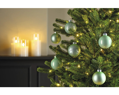 Weihnachtsbaumkugeln Glas Ø 6 cm opal 6 Stück Dekorierter Weihnachtsbaum mit Christbaumkugeln und Lichterkette