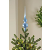 Blauer Christbaumspitzenschmuck auf einem Weihnachtsbaum