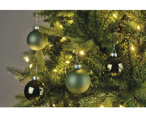 Weihnachtsbaumkugeln Glas Ø 6 cm grün 30 Stück Weihnachtsbaum geschmückt mit grünen Weihnachtskugeln und Lichterkette