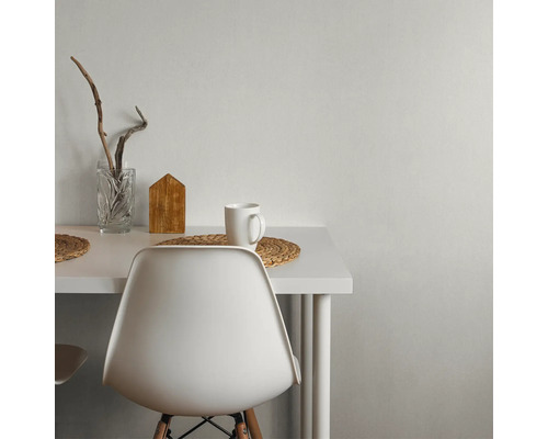 Tischdekoration mit Tischsets, Tasse, Dekoration aus Holz und Vase