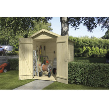 Gartenhaus mit geöffneten Türen, gefüllt mit Gartengeräten und Werkzeugen, im Garten