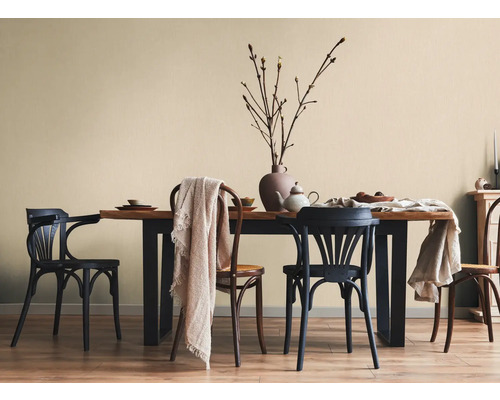 Esszimmer mit Esstisch und Stühlen im Landhausstil