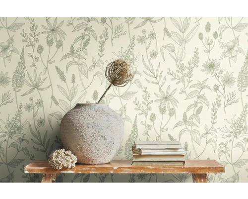 Szene mit Blumentapete, Vase, Trockenblume und Buchstapel auf einem Regal