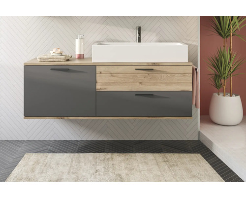 Modernes Badezimmer mit Waschbeckenunterschrank in Holz und Anthrazit