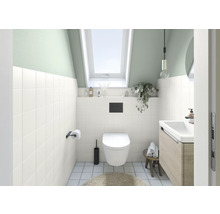 Modernes Badezimmer mit Dachfenster, Toilette, Waschtisch und weißen Fliesen