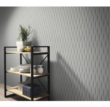 Dekorplatte mit Regal im Raum.