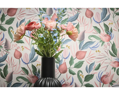 Blumentapete mit Blumenstrauß in einer schwarzen Vase