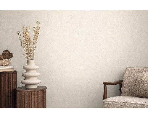 Wohnraum mit Vase und Armlehnstuhl