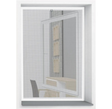 Fliegengitter vor einem Fenster, das in ein Badezimmer blickt.