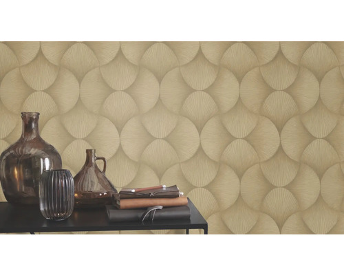 Wandgestaltung mit gemusterten Tapeten und Dekorationselementen