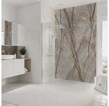 Modernes Badezimmer mit Dusche, Waschtisch und Spiegel