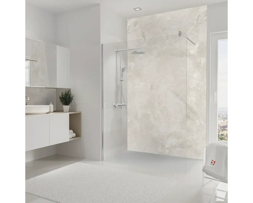 Helles Badezimmer mit Duschabtrennung, Waschtisch und Spiegel