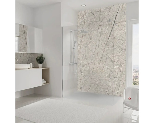 Modernes Badezimmer mit Marmorwand und Dusche