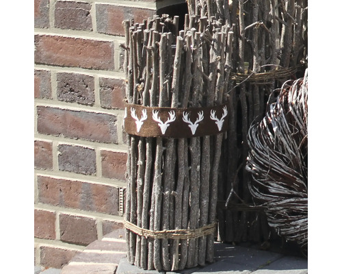 Dekorative Holzscheite mit Hirschmotiv für den Garten