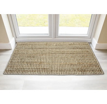 Fußmatte aus Naturfasern vor einer Tür