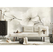 Wohnzimmer mit Sofa, Kommode und Fototapete mit Blütenmuster