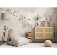 Wohnzimmer mit blumiger Fototapete, Stehlampe, Sitzsack und Kommode