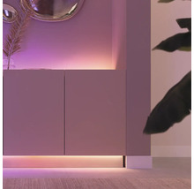 Modernes Sideboard mit indirekter Beleuchtung für ein stimmungsvolles Ambiente.