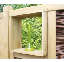 Dekorative Holzwand mit Ablage und Glasvase