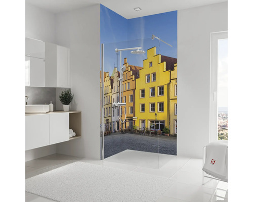 Modernes Badezimmer mit begehbarer Dusche und Stadtmotiv