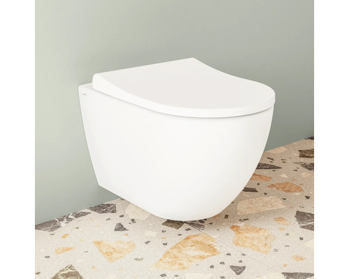 Wandhängendes WC mit geschlossenem Toilettendeckel