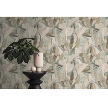 Tapete mit Pflanzenmuster in einem Raum.