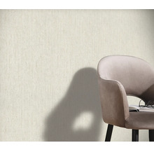 Wand mit Struktur und Stuhl