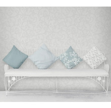 Sitzbank aus Metall mit Kissen