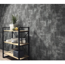 Wandgestaltung mit grauer Struktur und Regal mit Dekoration