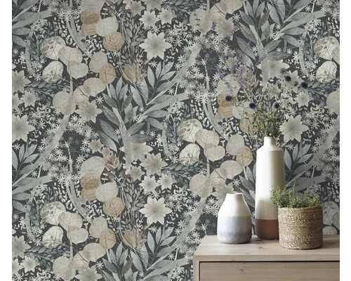 Dekorative Tapete mit floralem Muster im Interieur