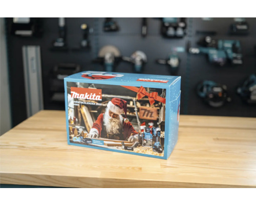 Makita Adventskalender 2025 auf einem Holztisch