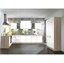 Moderne Küche mit weißen Schränken und Holzdetails für ein helles und organisiertes Ambiente.