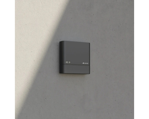 Steinel Logo an einer Wand montiert