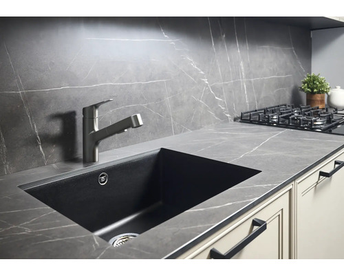 Küchenspüle mit Armatur in einer modernen Küchenumgebung.