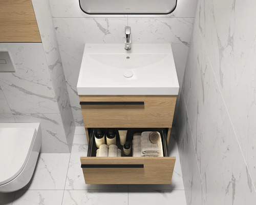 Badezimmer mit Waschbeckenunterschrank, offenem Schubfach und Armatur