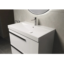 Waschtischunterschrank mit Waschbecken und Armatur im Badezimmer