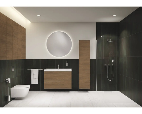 Modernes Badezimmer mit Waschtisch, Spiegelschrank, Toilette und Dusche.