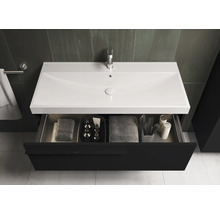 Waschbeckenunterschrank mit offenem Schubfach im Badezimmer