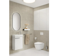 Modernes Badezimmer mit Waschtisch, Spiegel, Handtuchhalter und Wand-WC.