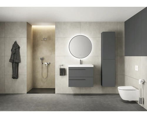 Modernes Badezimmer mit Dusche, Waschtisch, Spiegel und Toilette in Grau- und Weißtönen