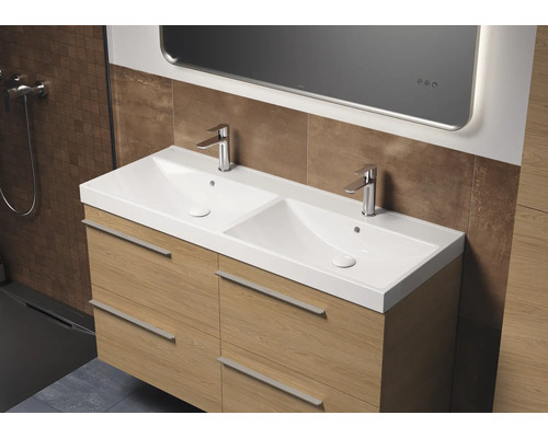 Waschtisch mit Doppelwaschbecken, Unterschrank mit Schubladen und Spiegel im Badezimmer
