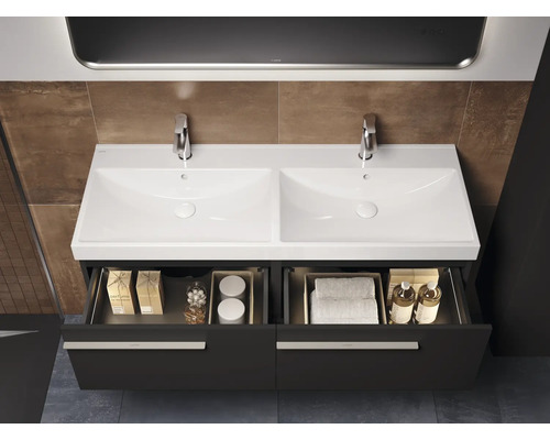 Waschtisch mit zwei Waschbecken und offenem Unterschrank