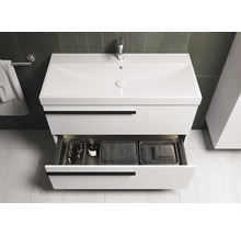 Waschtischunterschrank mit offenem Auszug im Badezimmer