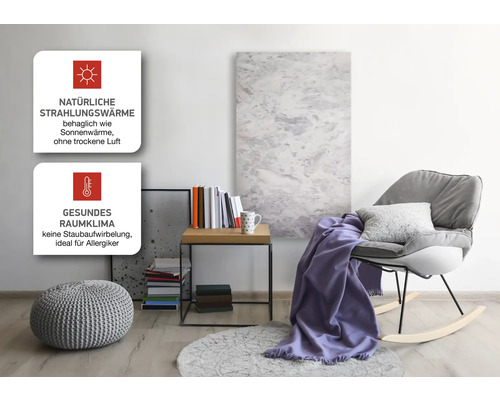 Wohnraum mit Infrarotheizung, Sessel, Beistelltisch und Dekoration