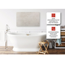 Badezimmer mit Badewanne und Infrarotheizung an der Wand